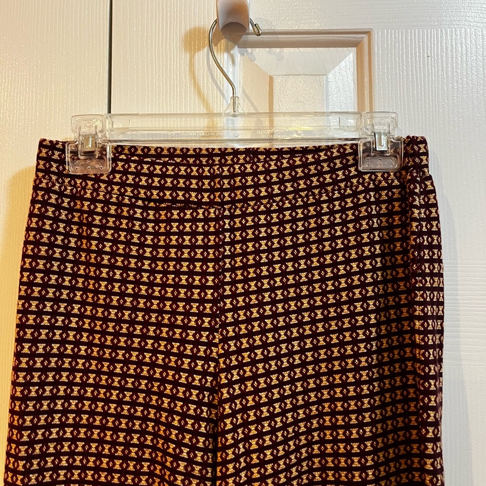Pull&Bear cotton stretch flare pants. Burgundy and tan pattern.